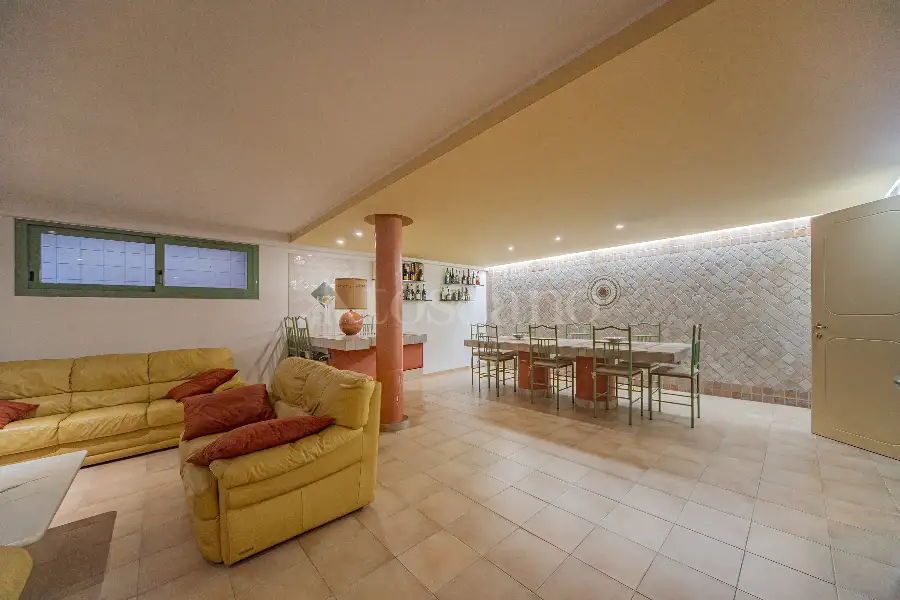 Villa in vendita di 500 mq a €990.000 (rif. 100/2025)