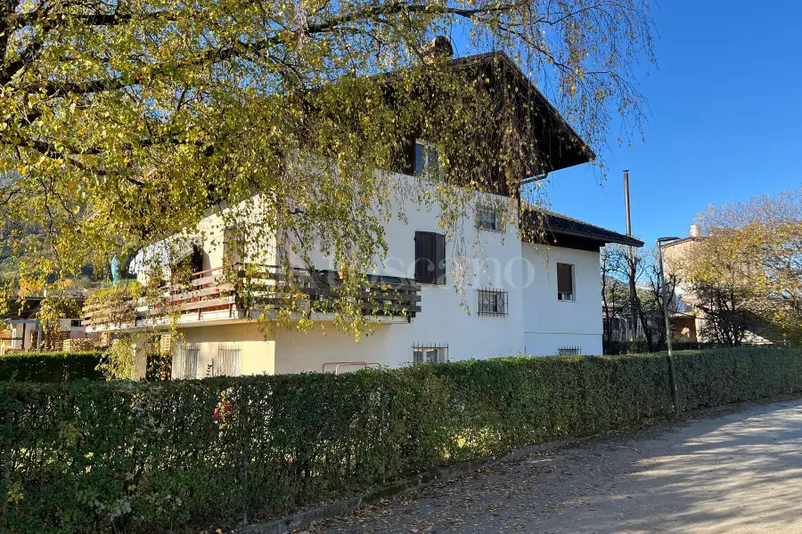 Casa Indipendente in vendita di 350 mq a €880.000 (rif. 33/2025)