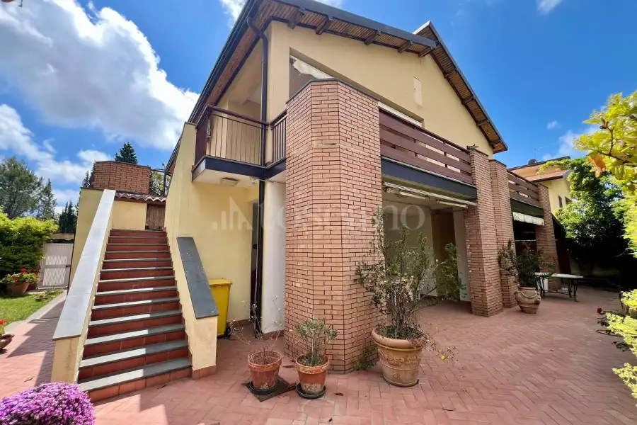 Villa Bifamiliare in vendita di 287 mq a €415.000 (rif. 87/2025)