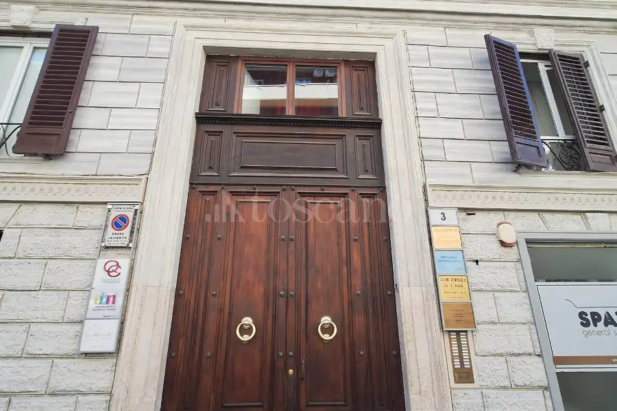 Ufficio in affitto di 243 mq a €6.300 (rif. 53/2026)
