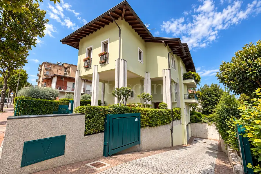 Attico in vendita di 308 mq a €1.250.000 (rif. 55/2026)
