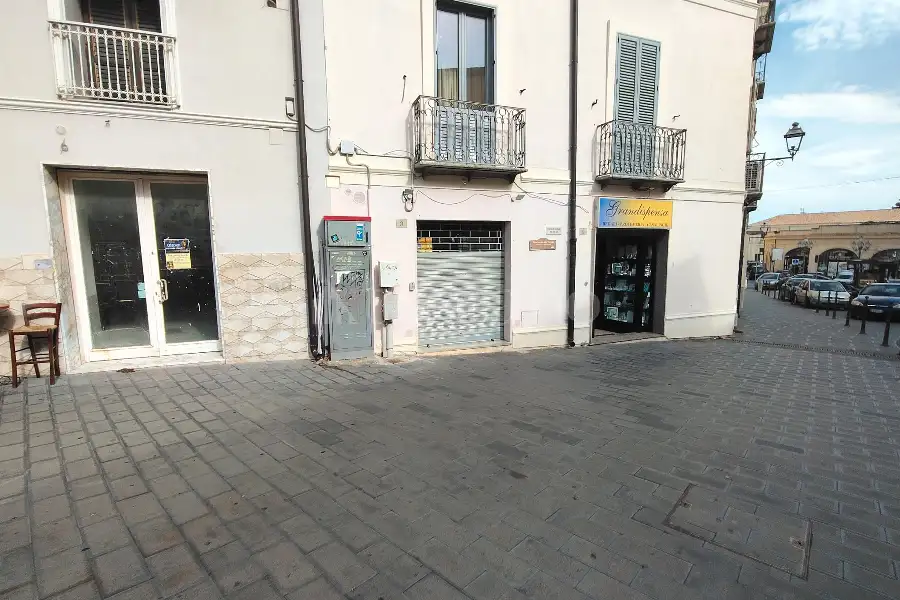 Negozio in affitto di 52 mq a €550 (rif. 84/2026)