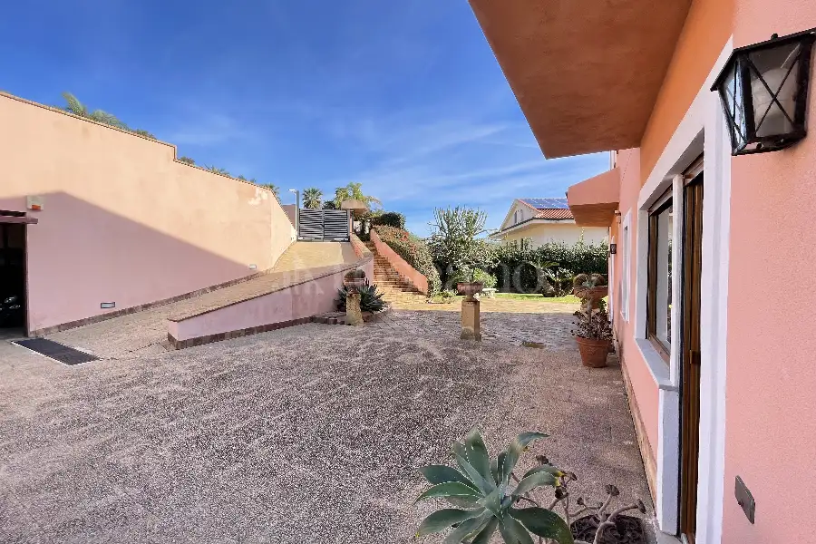 Villa in vendita di 500 mq a €1.500.000 (rif. 45/2025)