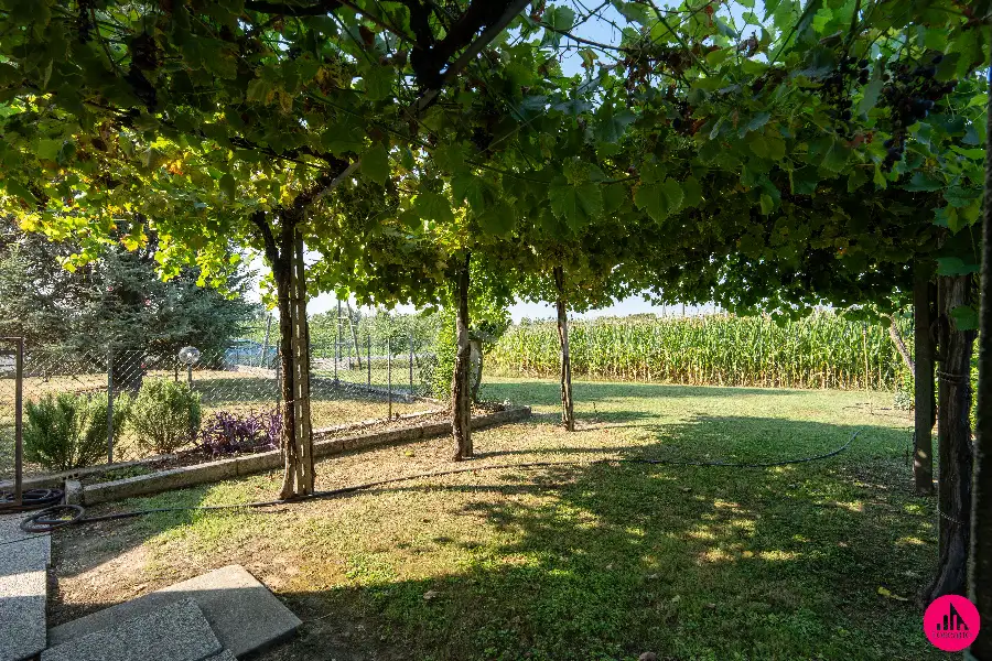 Casa Indipendente in vendita di 254 mq a €250.000 (rif. 150/2026)