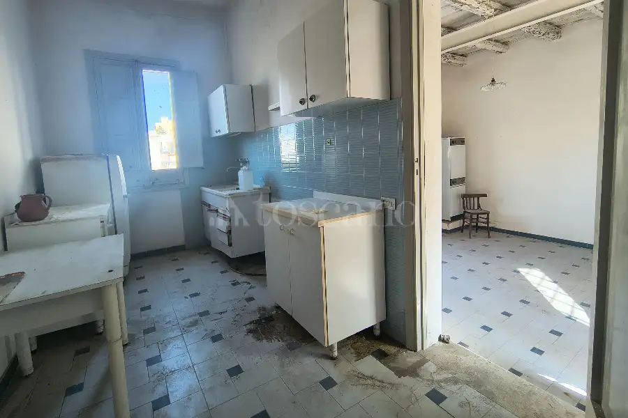 Palazzo in vendita di 585 mq a €338.000 (rif. 51/2026)