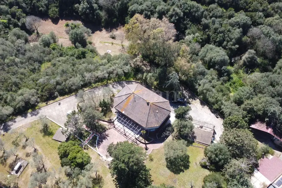 Casa Indipendente in vendita di 300 mq a €330.000 (rif. 24/2026)