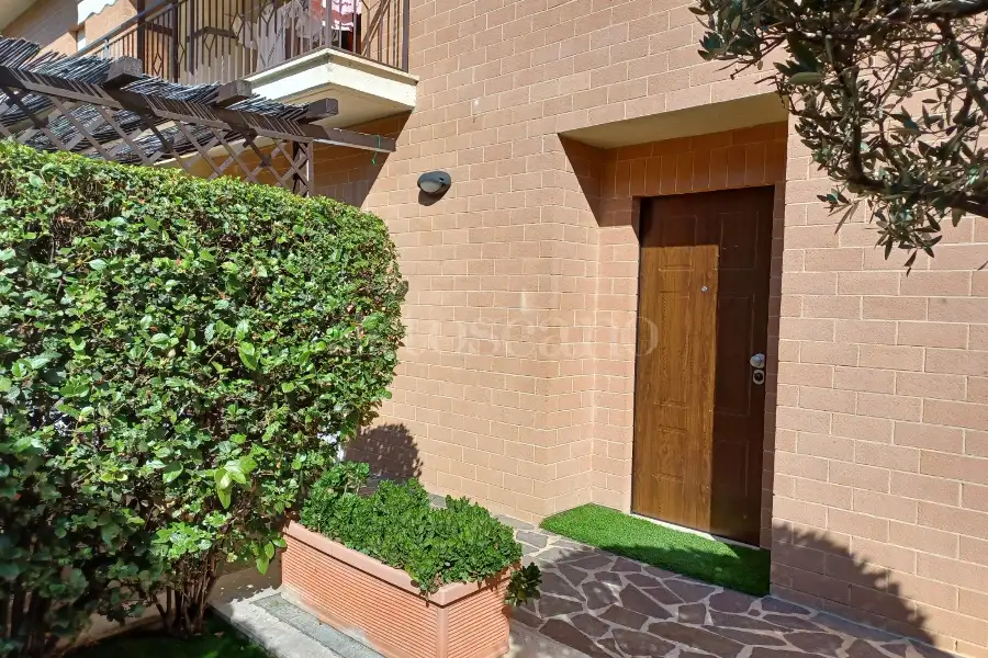 Villa Plurifamiliare in vendita di 250 mq a €298.000 (rif. 36/2026)