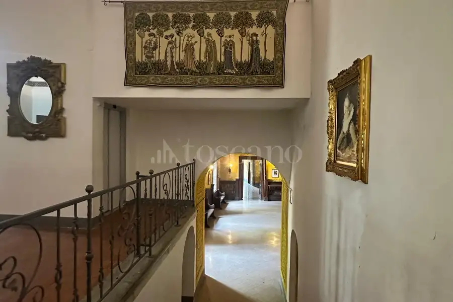 Palazzo in vendita di 3.000 mq trattativa riservata (rif. 69/2026)