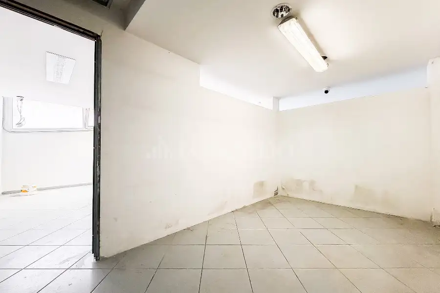 Negozio in vendita di 220 mq a €309.000 (rif. 8/2026)