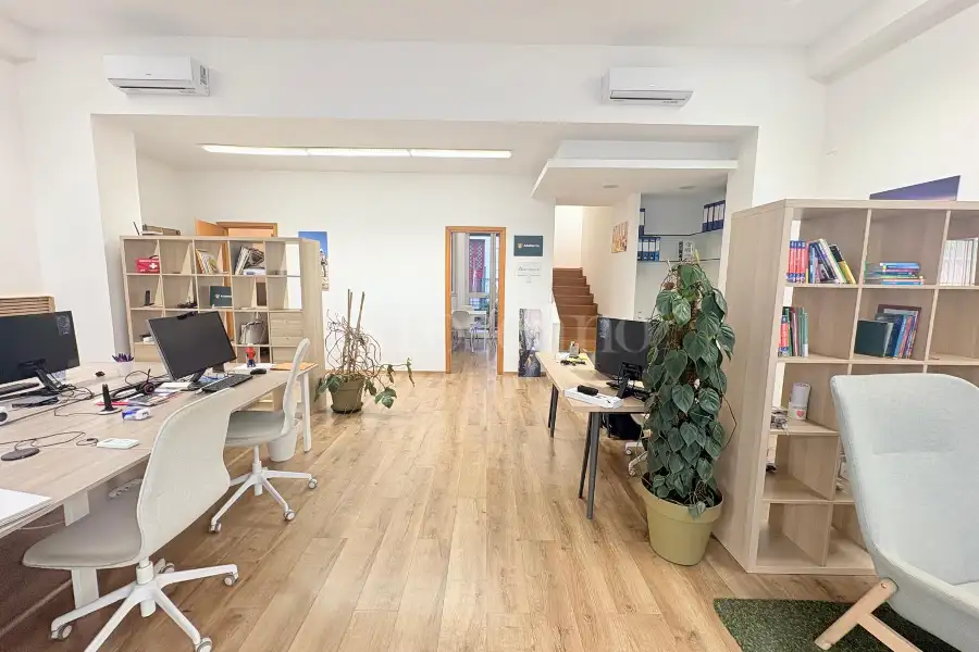 Negozio in vendita di 160 mq a €219.000 (rif. 10/2026)