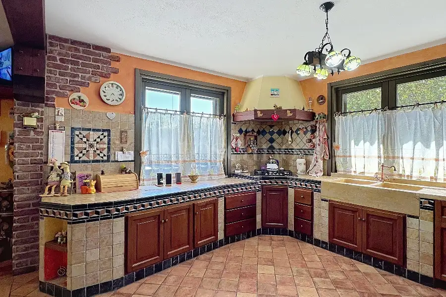 Casa Indipendente in vendita di 330 mq a €590.000 (rif. 82/2025)