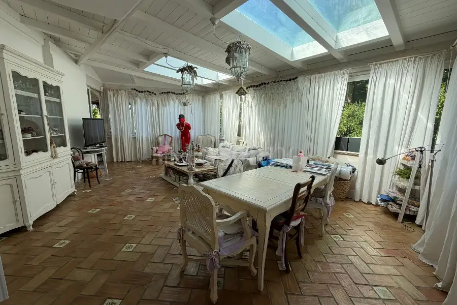 Villa Plurifamiliare in vendita di 430 mq a €395.000 (rif. 19/2026)