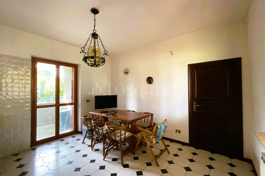 Villa in vendita di 305 mq a €650.000 (rif. 12/2025)