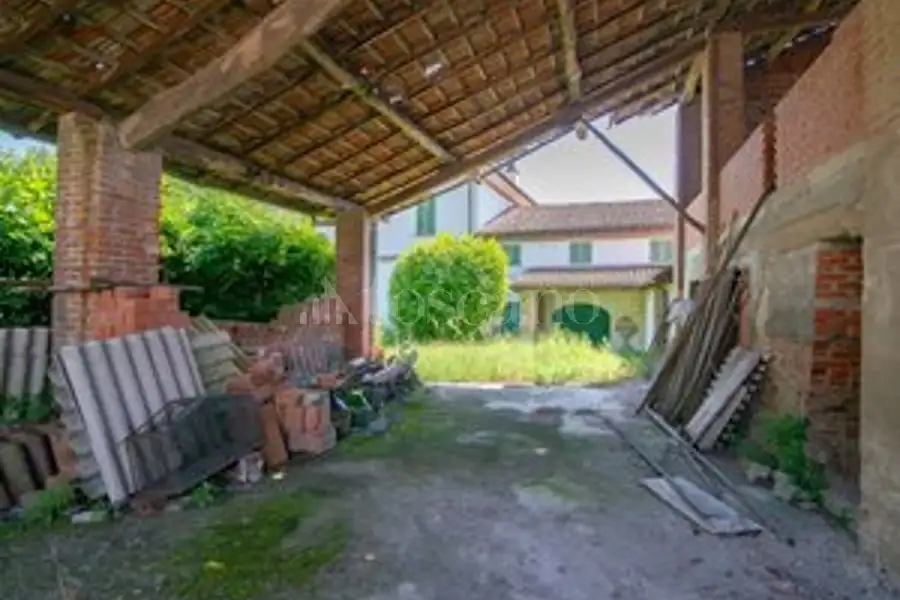 Casale in vendita di 400 mq a €180.000 (rif. 11/2026)