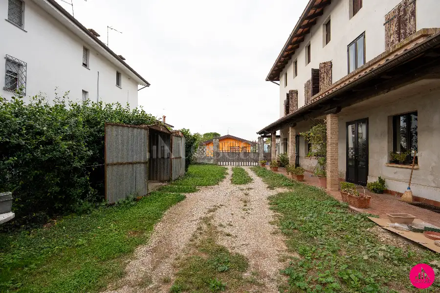 Casa Indipendente in vendita di 310 mq a €190.000 (rif. 66/2026)