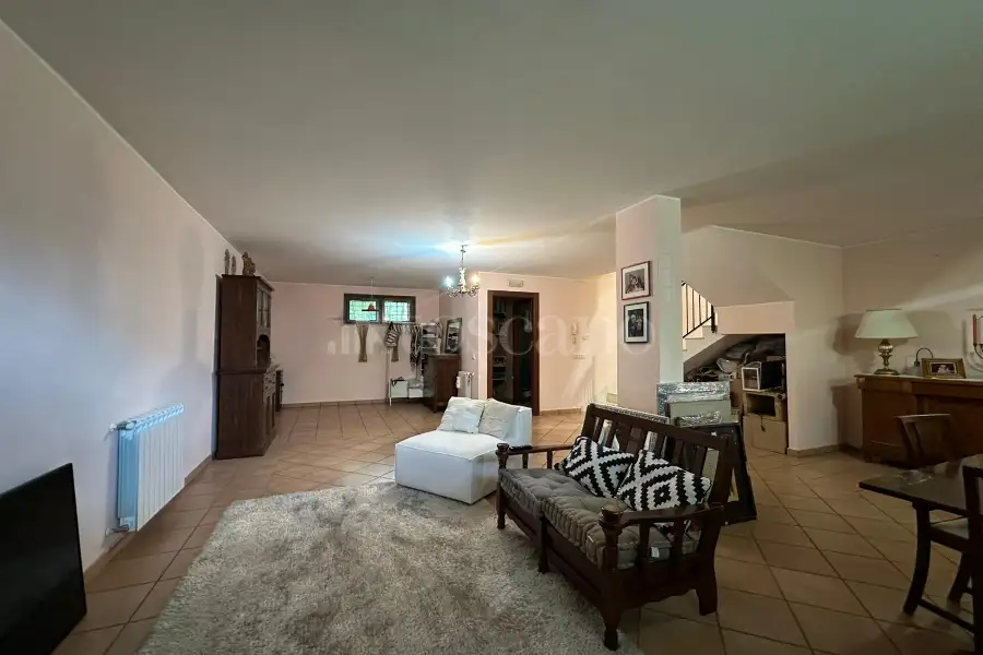 Villino a Schiera in vendita di 210 mq a €240.000 (rif. 94/2025)