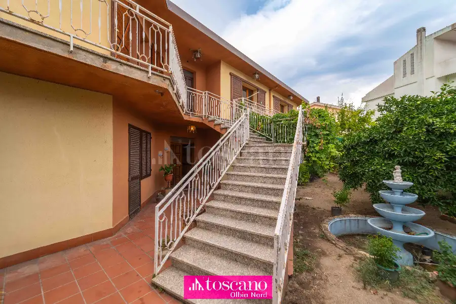 Casa Indipendente in vendita di 400 mq a €300.000 (rif. 72/2025)