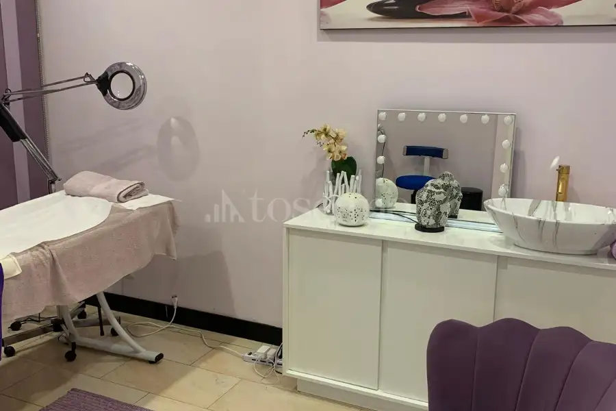 Negozio in vendita di 80 mq a €199.000 (rif. 12/2026)