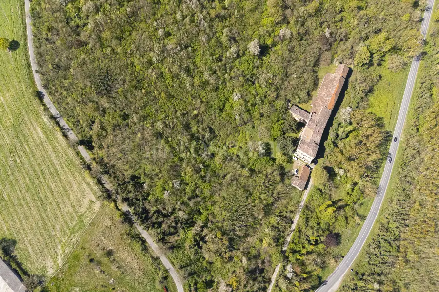 Casale in vendita di 1.000 mq a €1.150.000 (rif. 5/2026)