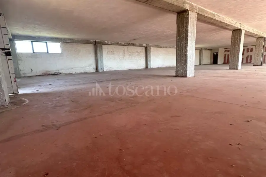 Negozio in vendita di 680 mq a €165.000 (rif. 150/2024)