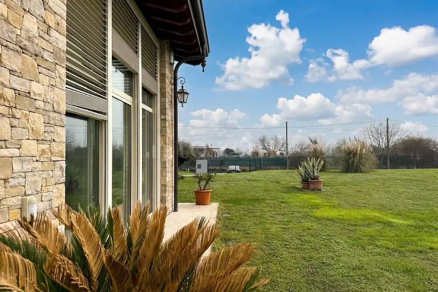 Villa in vendita di 230 mq a €950.000 (rif. 17/2026)