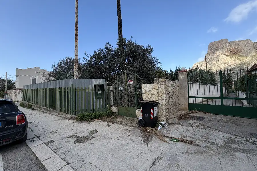 Edificabile Residenziali in vendita di 1.000 mq a €370.000 (rif. 17/2026)