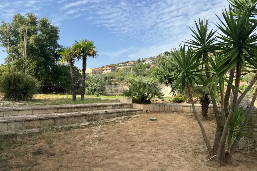 Villa in vendita di 388 mq a €488.000 (rif. 187/2025)