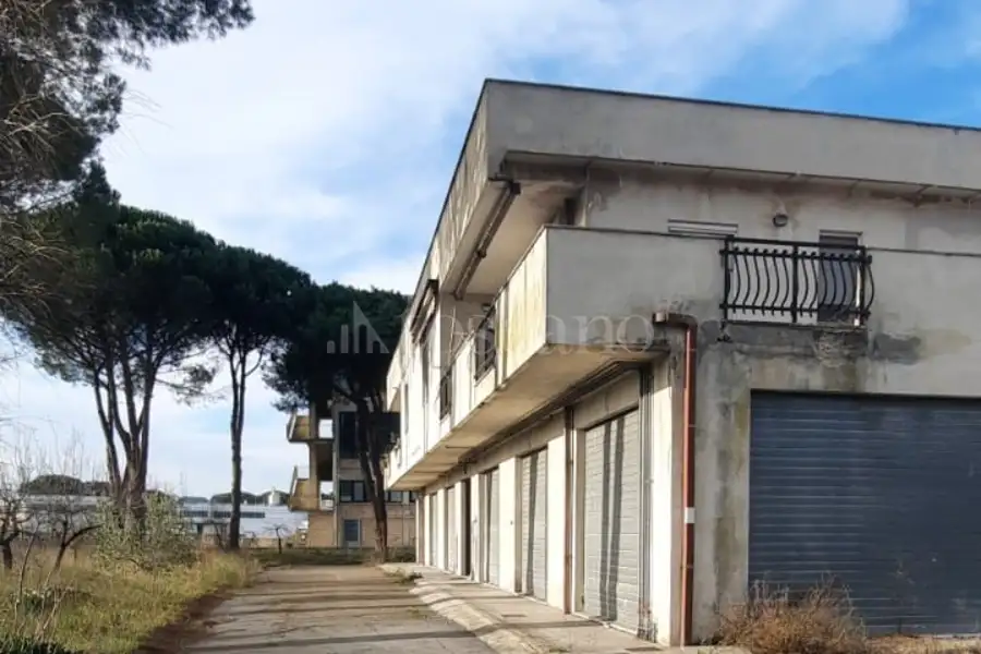 Capannone in vendita di 900 mq a €500.000 (rif. 4/2025)