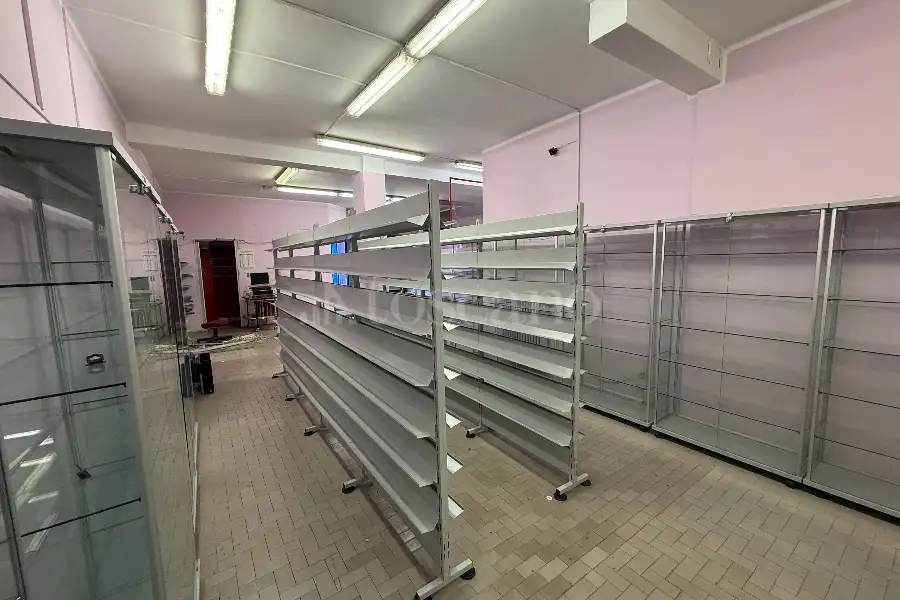 Negozio in vendita di 150 mq a €99.000 (rif. 15/2026)