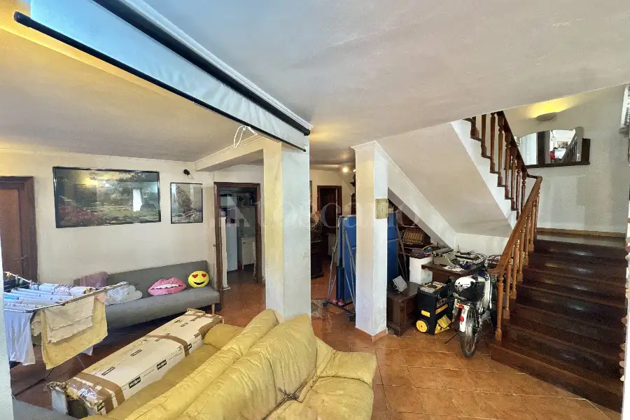 Villa Plurifamiliare in vendita di 300 mq a €649.000 (rif. 18/2026)