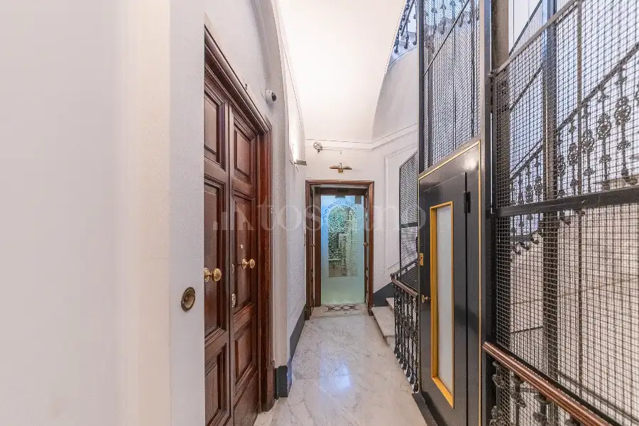 Ufficio in vendita di 196 mq a €1.999.000 (rif. 81/2026)
