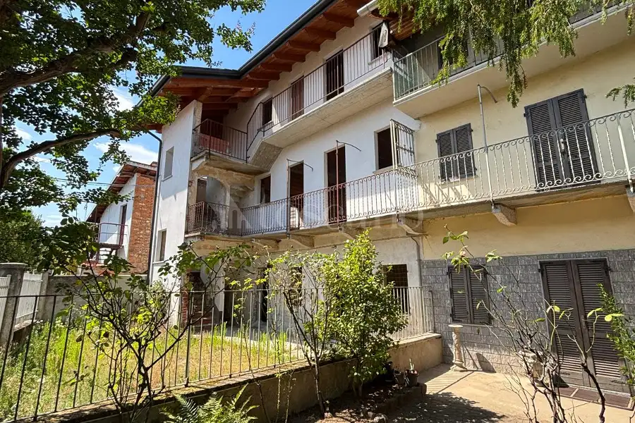 Casale in vendita di 840 mq a €650.000 (rif. 38/2026)