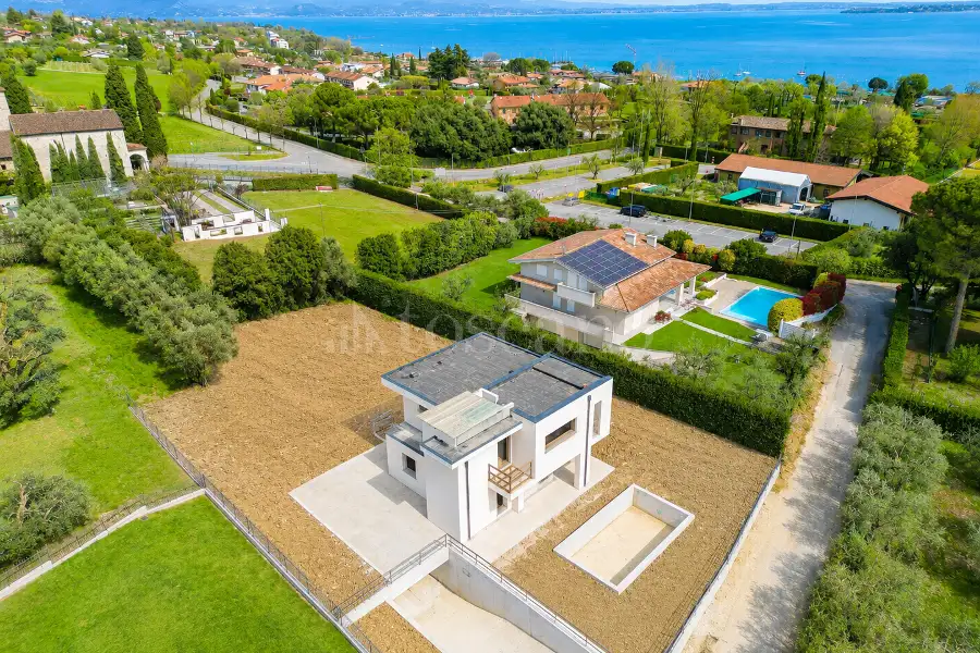 Villa in vendita di 350 mq a €1.100.000 (rif. 26/2025)