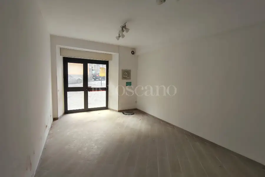 Negozio in affitto di 52 mq a €550 (rif. 84/2026)