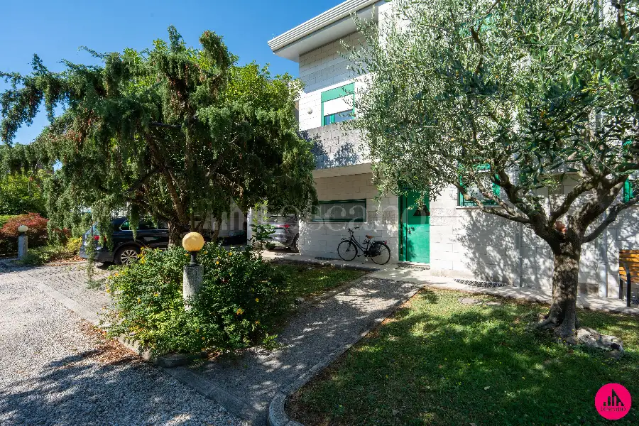 Villa Bifamiliare in vendita di 230 mq a €469.000 (rif. 54/2026)