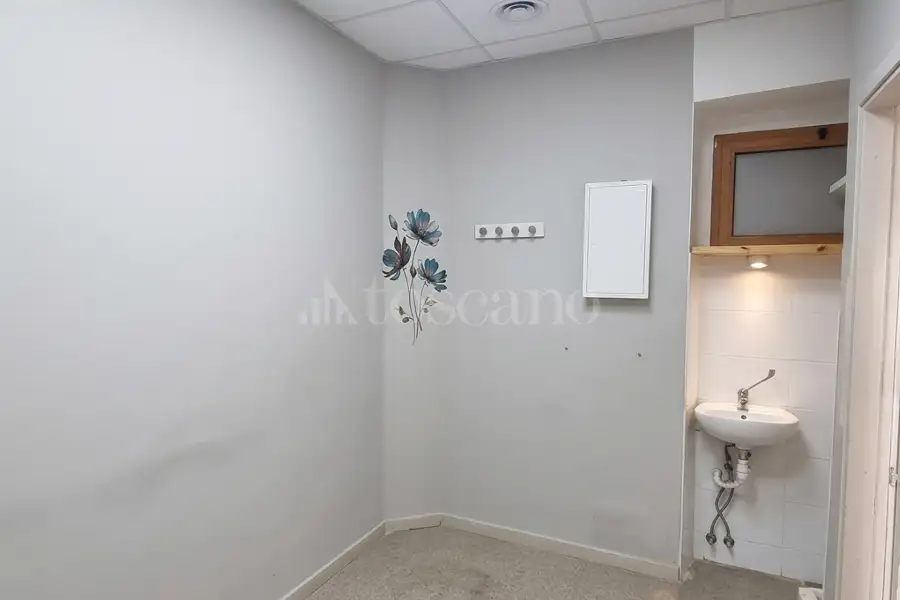 Negozio in affitto di 50 mq a €850 (rif. 45/2026)