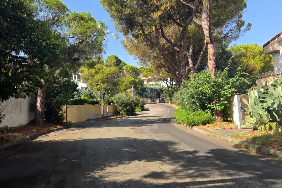 Villa Plurifamiliare in vendita di 575 mq a €580.000 (rif. 33/2026)
