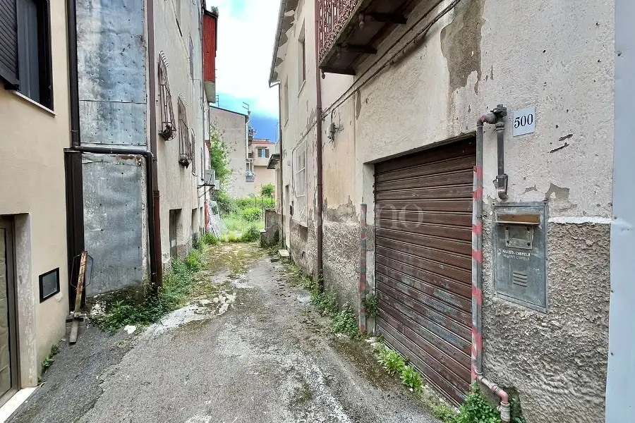 Palazzo in vendita di 400 mq a €160.000 (rif. 62/2026)