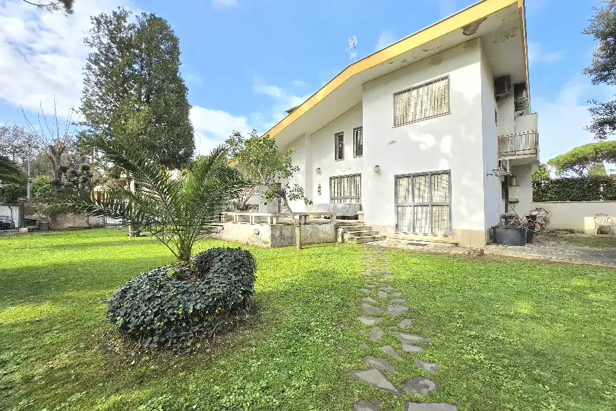 Casa Indipendente in vendita di 130 mq a €699.000 (rif. 5/2026)
