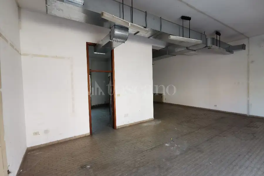 Negozio in vendita di 140 mq a €70.000 (rif. 35/2026)