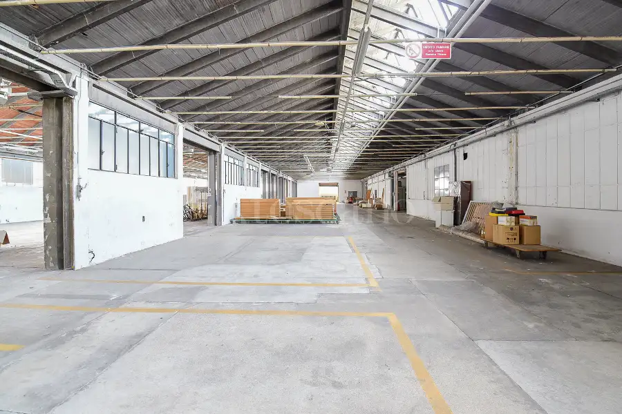 Magazzino in vendita di 3.000 mq a €1.700.000 (rif. 34/2026)