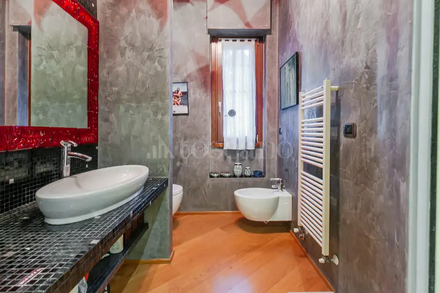 Villa Bifamiliare in vendita di 680 mq trattativa riservata (rif. 42/2025)