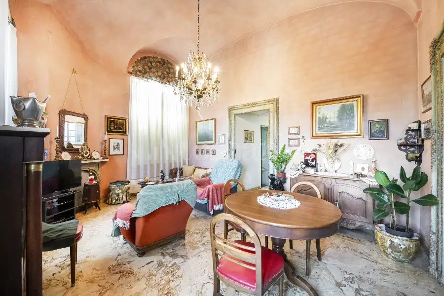 Casale in vendita di 1.000 mq a €1.150.000 (rif. 5/2026)
