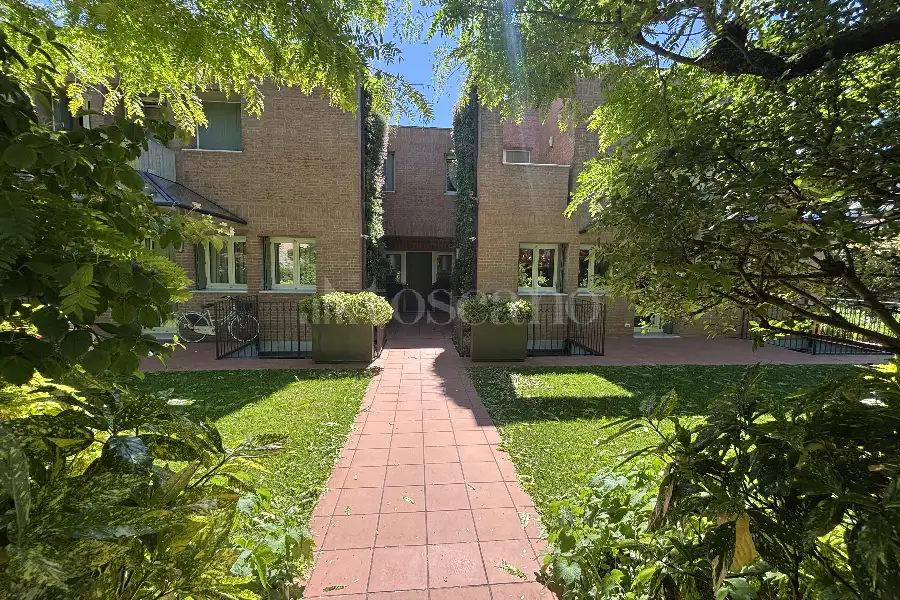 Villa Bifamiliare in vendita di 320 mq a €780.000 (rif. 65/2025)