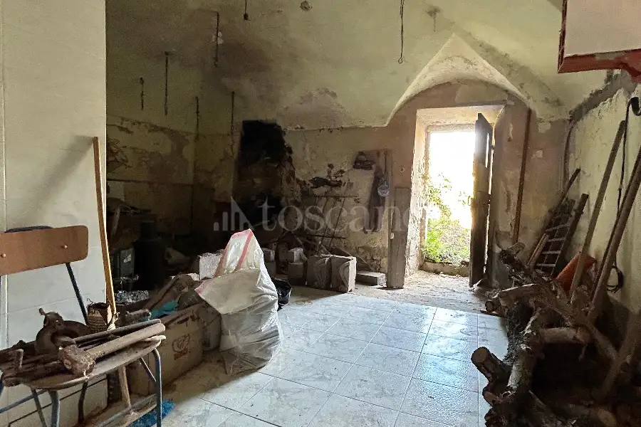 Casa Indipendente in vendita di 227 mq a €13.000 (rif. 5/2026)