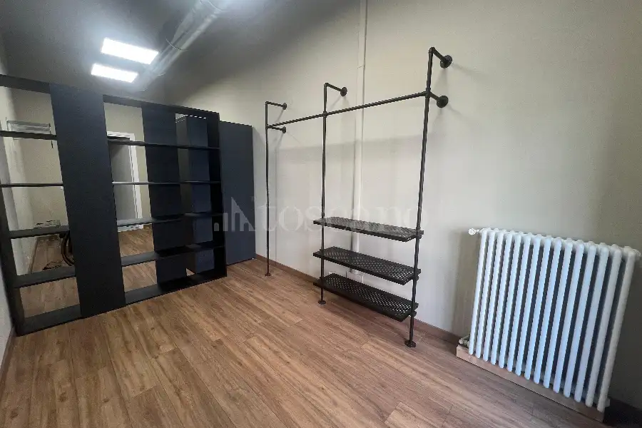 Negozio in affitto di 120 mq a €2.000 (rif. 37/2026)