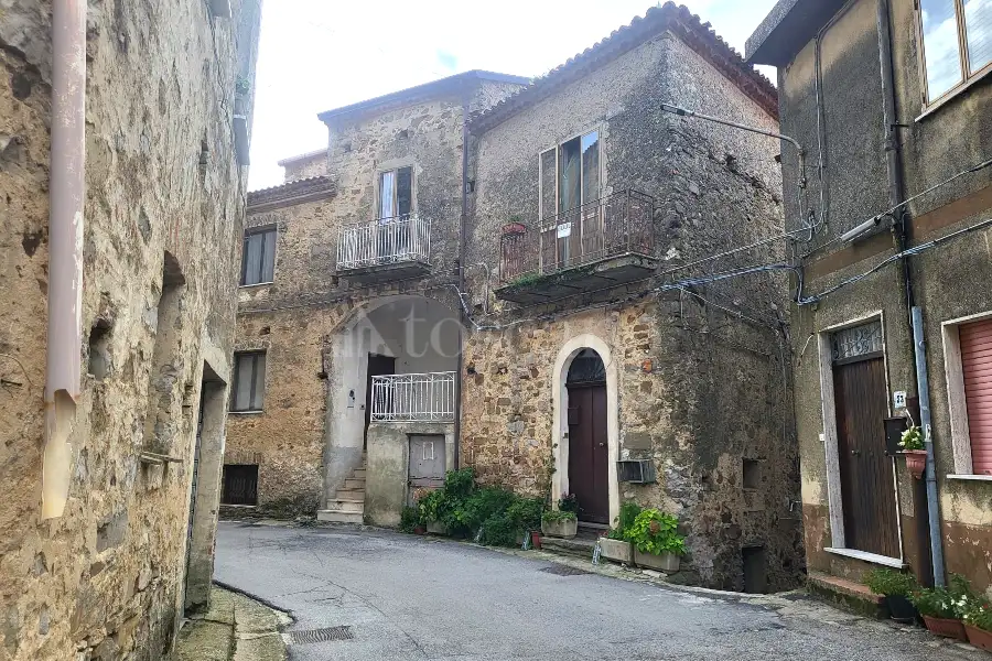 Casale in vendita di 100 mq a €65.000 (rif. 18/2024)