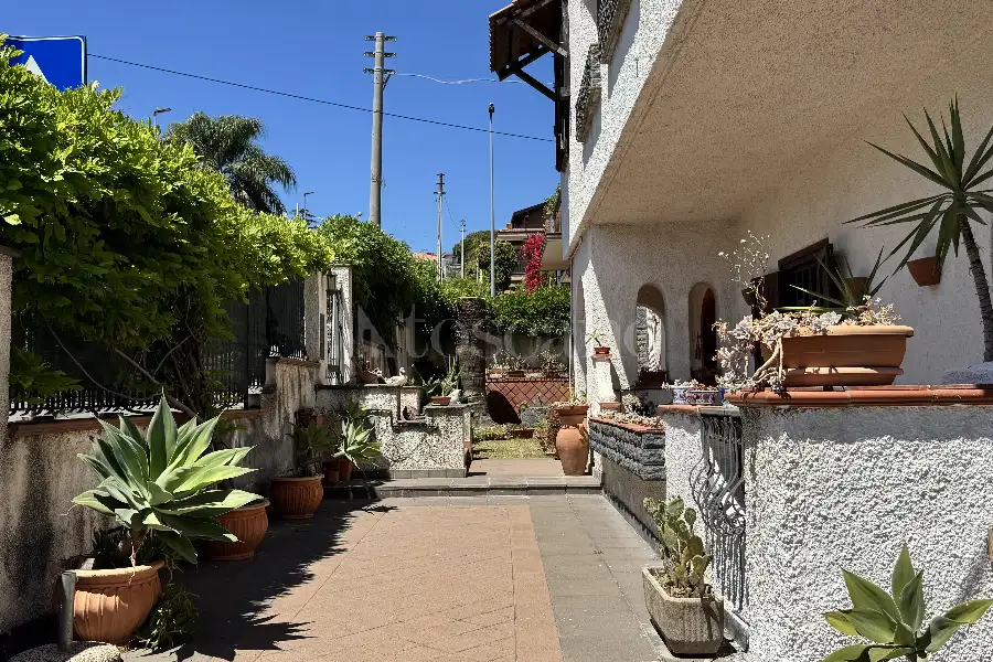 Villa in vendita di 380 mq a €550.000 (rif. 94/2026)