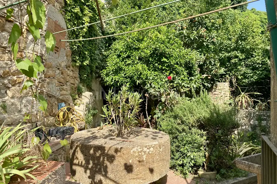 Casa Indipendente in vendita di 300 mq a €249.000 (rif. 103/2025)