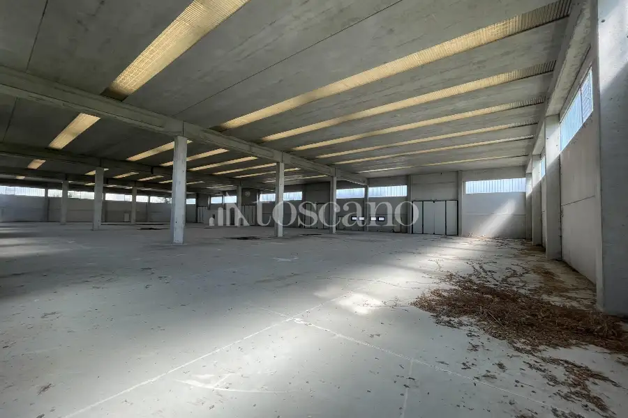 Capannone in vendita di 2780 mq a €572,000 (rif. BL6145VE)